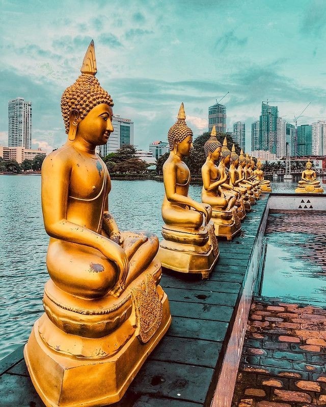 View of three golden Buddha Statues